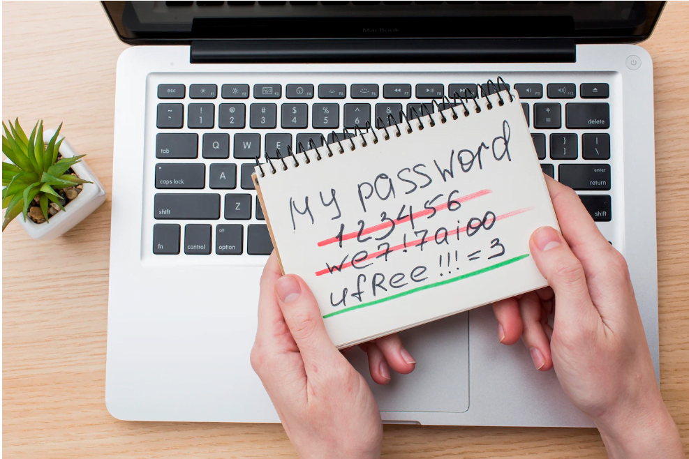 ID・パスワードブックも販売!パスワードを紙に記録するのは危険?